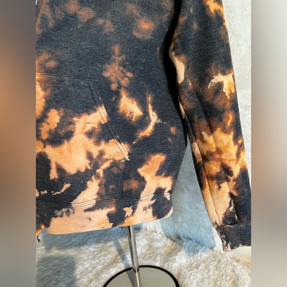 NWOT🎨 ”Fire & Flames”🔥 Custom Reverse dye Zip hoodie - Picture 3 of 7